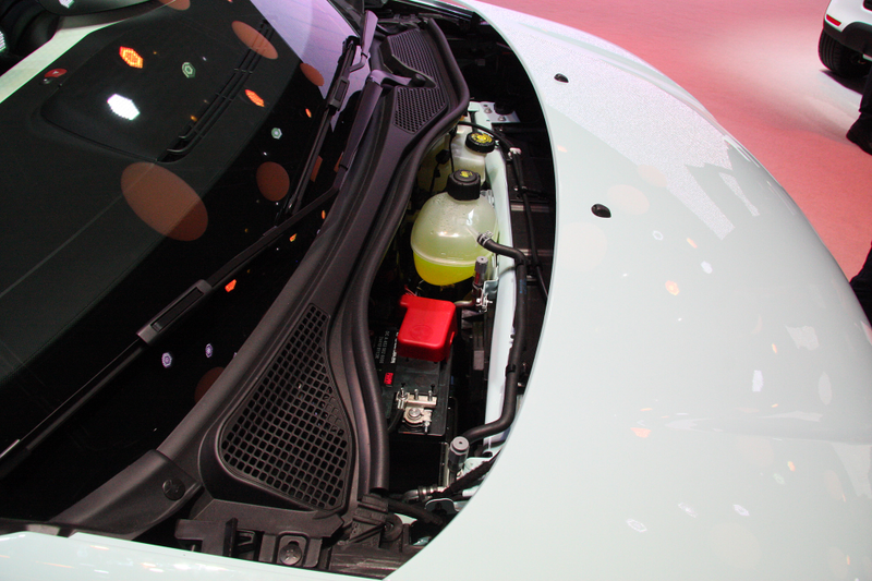 Illustration for article titled Yes, That's An Engine In The Hatch Of This Awesome French City Car